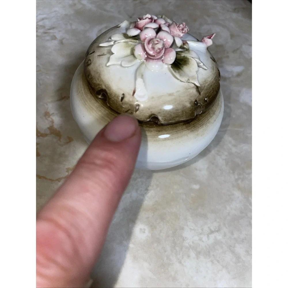 Vintage‎ Capodimonte porcelain round trinket box intricate multi rose design